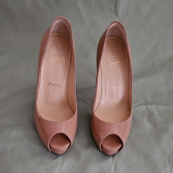 Women's Christian Louboutin Tan Patent Leather Open Toe Pump Heels Size 6 US - Picture 7 of 15